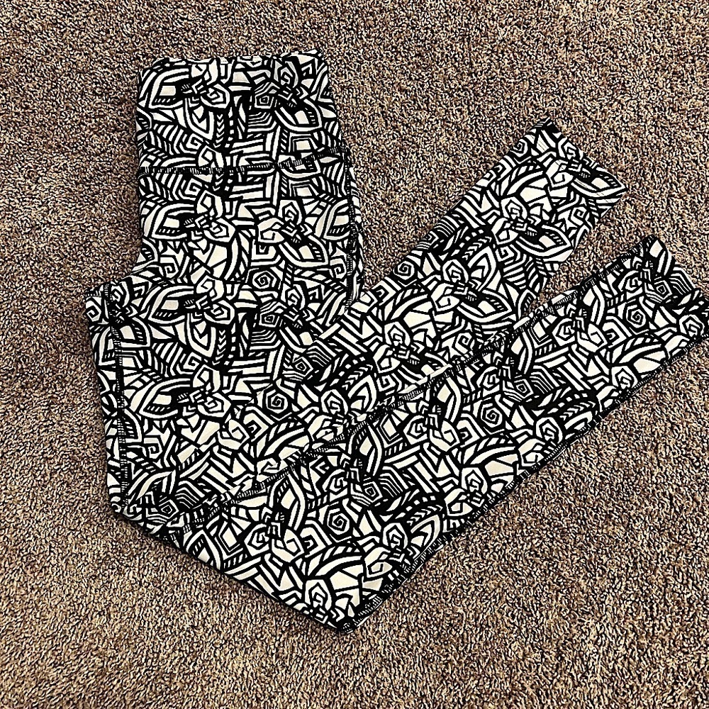 Mondetta Black & White Unique Design Leggings
